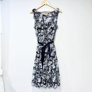 🌼NWOT🌼 LAURA‎ Blue floral dress with lace